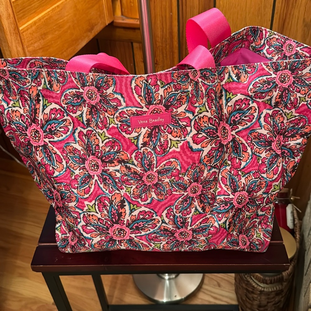 Vera Bradley large tote bag - gently used - in great condition